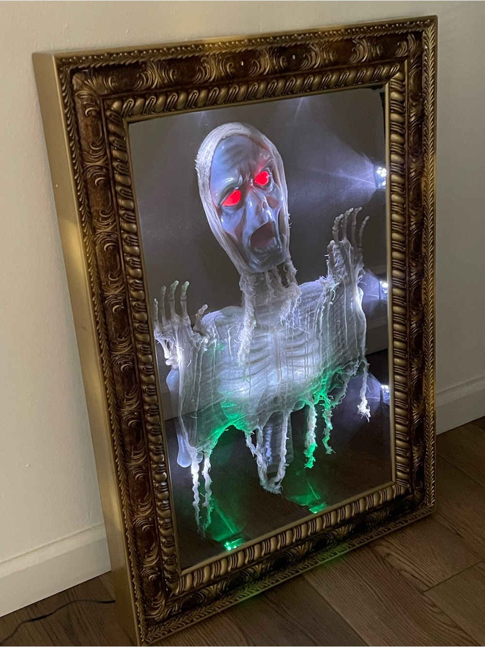 30” Spirit Halloween Haunted Magic Mirror 2010 Animated